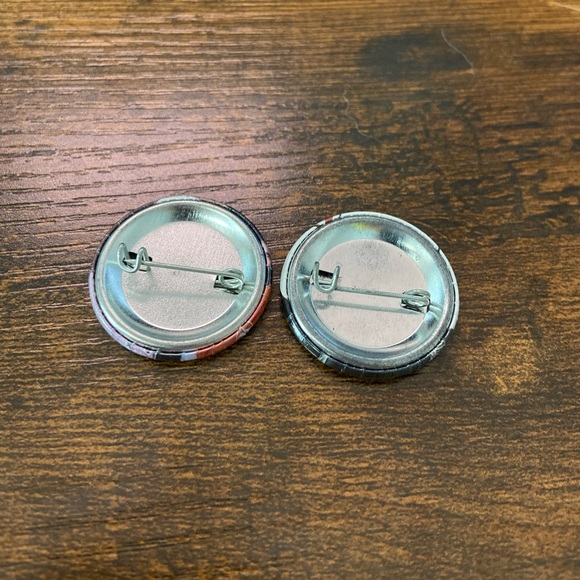 2 Vintage Blink-182 Button Pins - Limited Edition - Picture 2 of 2